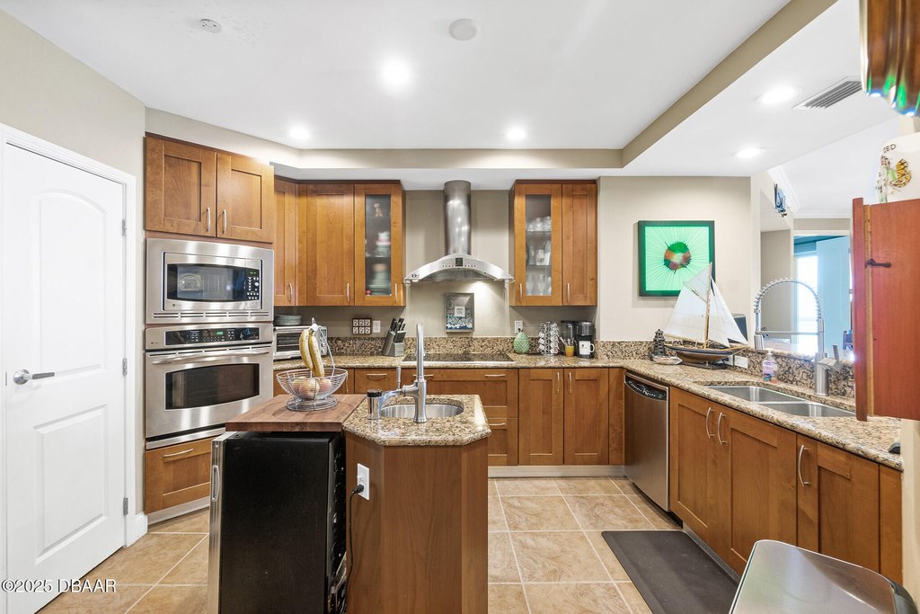 Daytona Beach Shores, Florida, 32118, United States, 2 Bedrooms Bedrooms, ,2.5 BathroomsBathrooms,Residential,Forsale,1964585