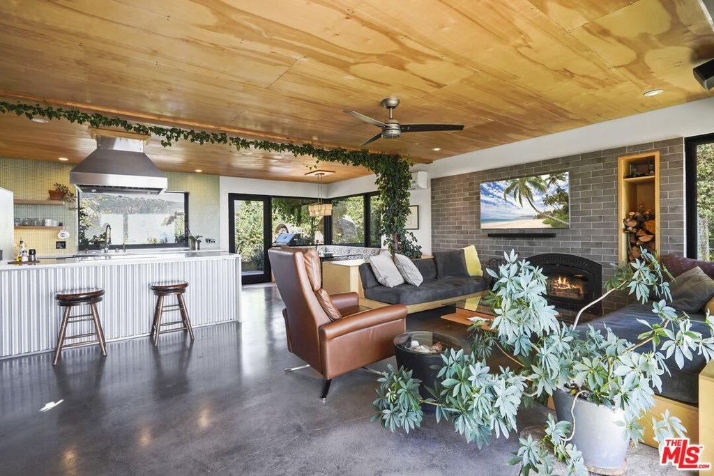 Malibu, California, 90265, United States, 3 Bedrooms Bedrooms, ,2.5 BathroomsBathrooms,Residential,Forsale,2001436