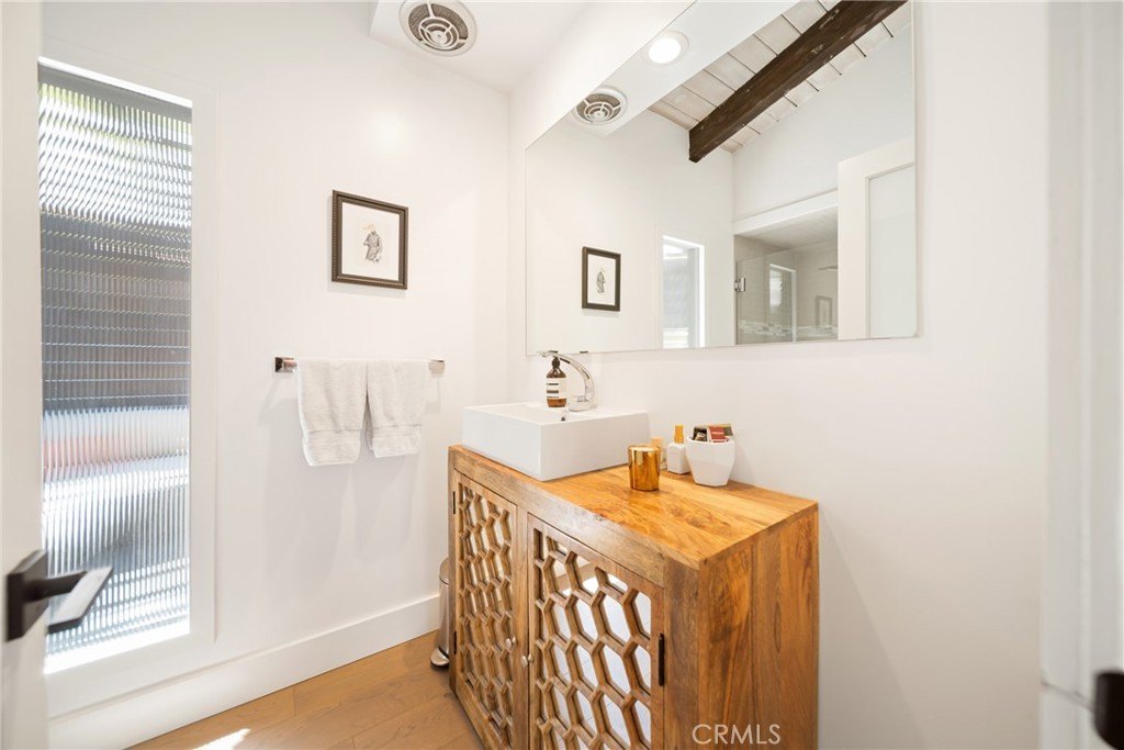 Los Angeles, California, 90046, United States, 3 Bedrooms Bedrooms, ,2 BathroomsBathrooms,Residential,Forsale,1985943