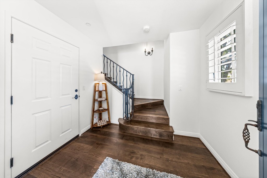 SANTA BARBARA, California, 93101, United States, 2 Bedrooms Bedrooms, ,2.5 BathroomsBathrooms,Residential,Forsale,2004320