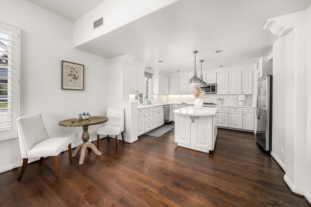 SANTA BARBARA, California, 93101, United States, 2 Bedrooms Bedrooms, ,2.5 BathroomsBathrooms,Residential,Forsale,2004320