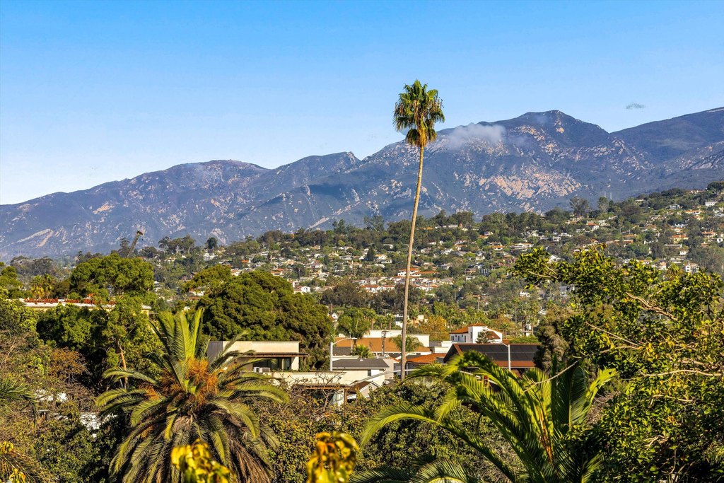 SANTA BARBARA, California, 93101, United States, 2 Bedrooms Bedrooms, ,2.5 BathroomsBathrooms,Residential,Forsale,2004320