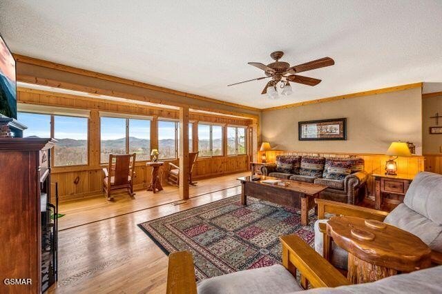 Sevierville, Tennessee, 37862, United States, 3 Bedrooms Bedrooms, ,3 BathroomsBathrooms,Residential,Forsale,1910187