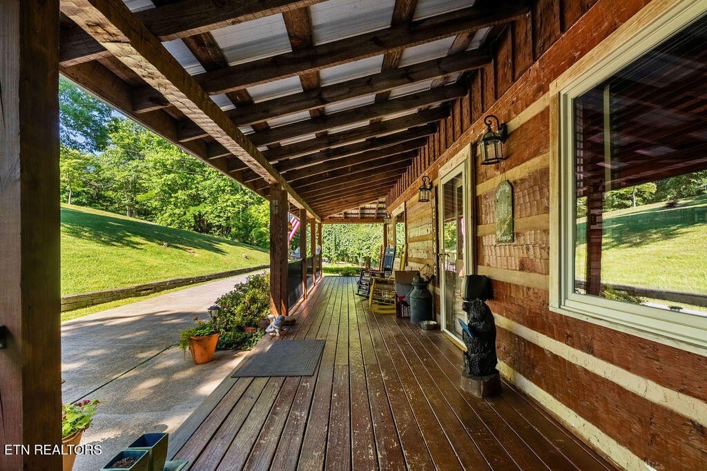 Lenoir City, Tennessee, 37771, United States, 4 Bedrooms Bedrooms, ,3.5 BathroomsBathrooms,Residential,Forsale,1960213