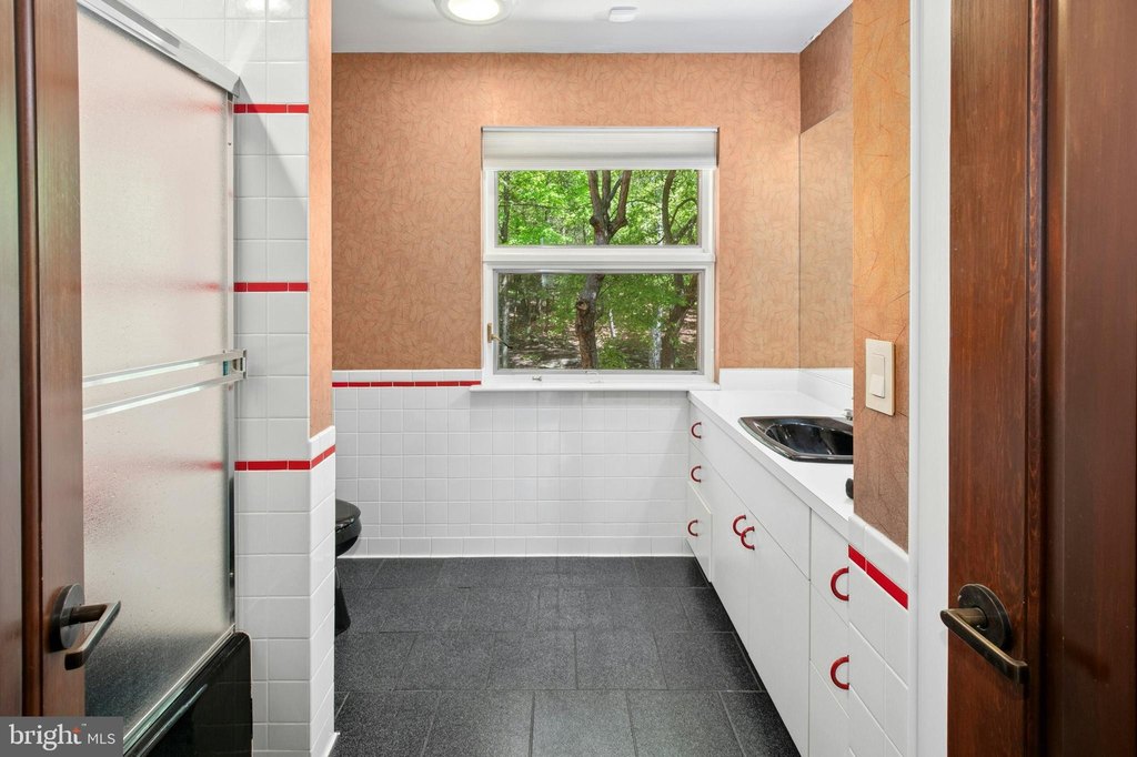 HENRYVILLE, Pennsylvania, 18332, United States, 6 Bedrooms Bedrooms, ,7.5 BathroomsBathrooms,Residential,Forsale,2014635