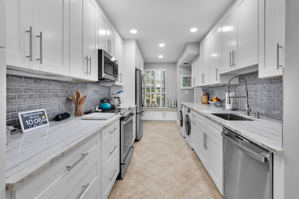 Delray Beach, Florida, 33445, United States, 2 Bedrooms Bedrooms, ,2 BathroomsBathrooms,Residential,Forsale,2009914