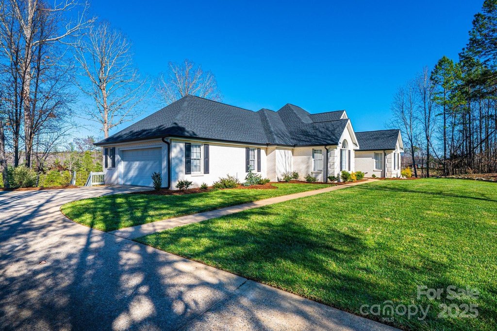 Hickory, North Carolina, 28601, United States, 3 Bedrooms Bedrooms, ,2 BathroomsBathrooms,Residential,Forsale,2014455