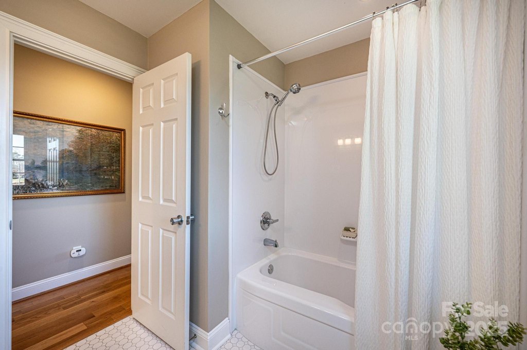 Hickory, North Carolina, 28601, United States, 3 Bedrooms Bedrooms, ,2 BathroomsBathrooms,Residential,Forsale,2014455