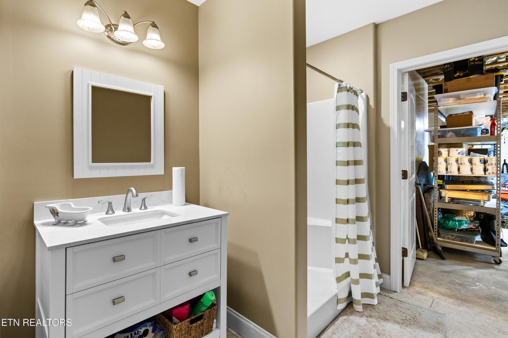 Maryville, Tennessee, 37801, United States, 4 Bedrooms Bedrooms, ,3.5 BathroomsBathrooms,Residential,Forsale,2011912