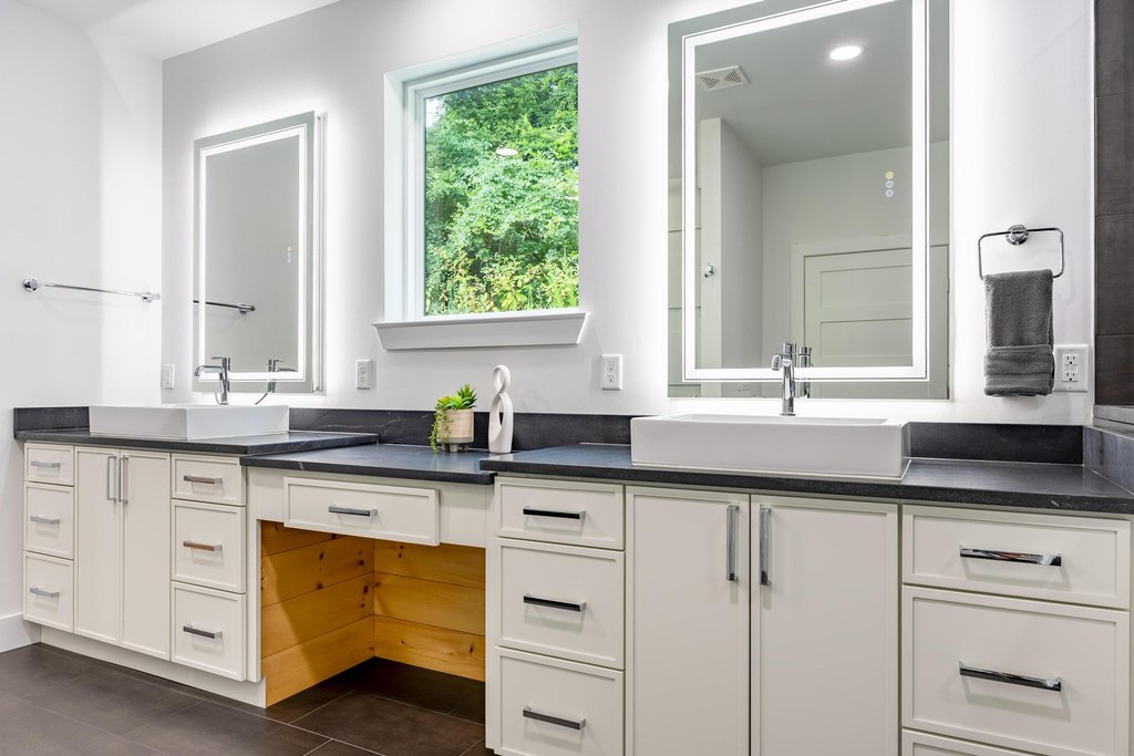 Chattanooga, Tennessee, 37405, United States, 4 Bedrooms Bedrooms, ,4.5 BathroomsBathrooms,Residential,Forsale,2009592