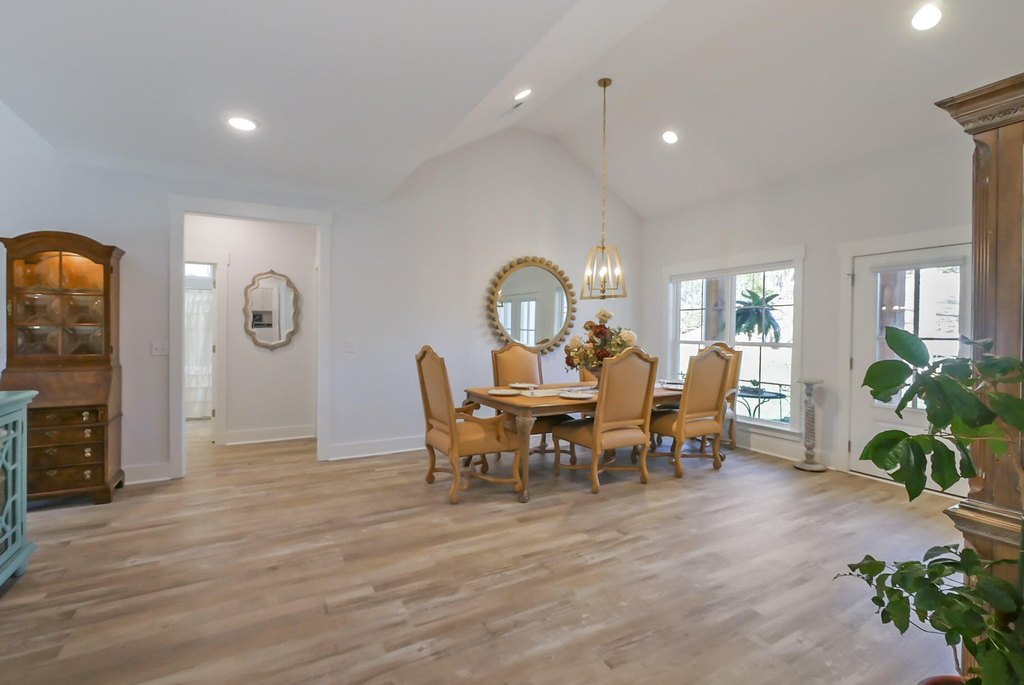 Harrison, Tennessee, 37341, United States, 2 Bedrooms Bedrooms, ,2 BathroomsBathrooms,Residential,Forsale,2011263