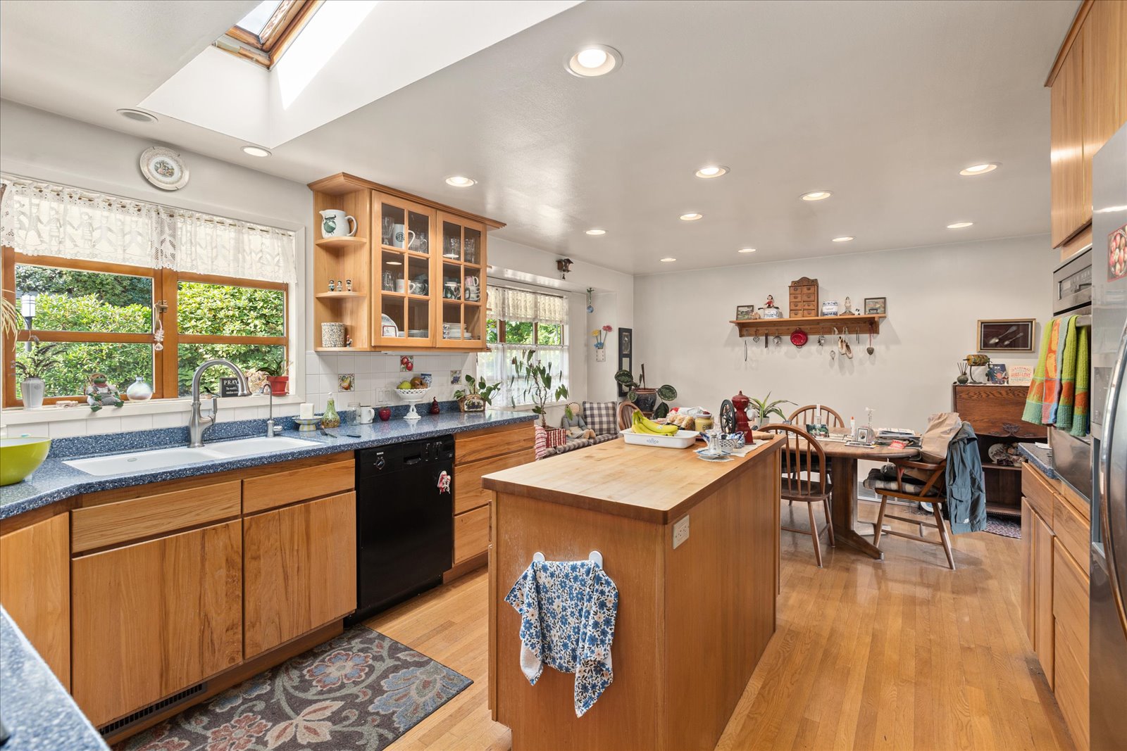 Bellevue, Washington, 98005, United States, 5 Bedrooms Bedrooms, ,1.5 BathroomsBathrooms,Residential,Forsale,1965895