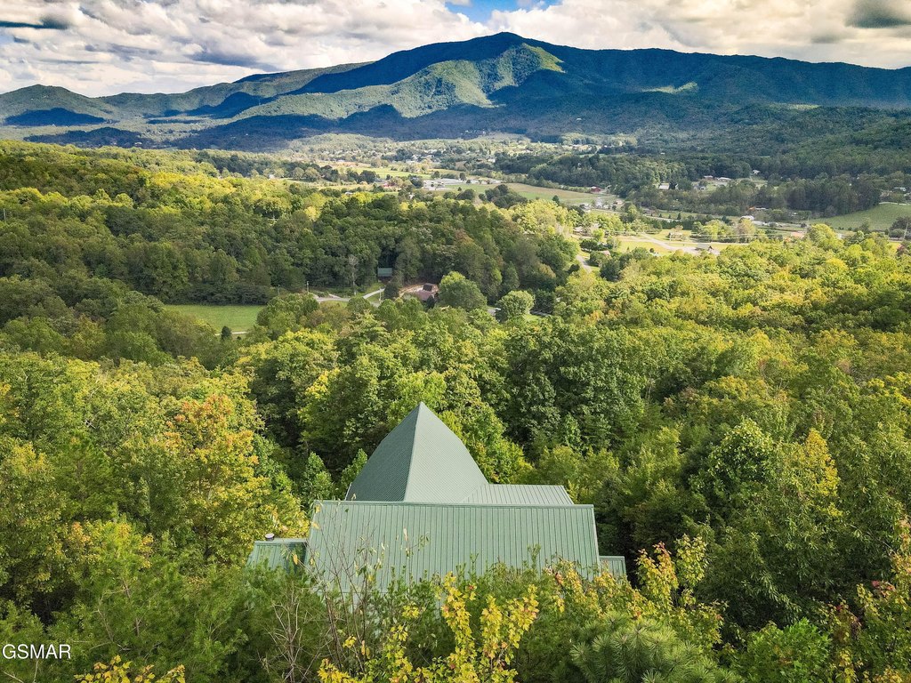 Sevierville, Tennessee, 37862, United States, 4 Bedrooms Bedrooms, ,5.5 BathroomsBathrooms,Residential,Forsale,1999464