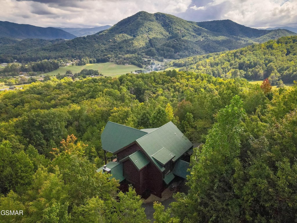 Sevierville, Tennessee, 37862, United States, 4 Bedrooms Bedrooms, ,5.5 BathroomsBathrooms,Residential,Forsale,1999464