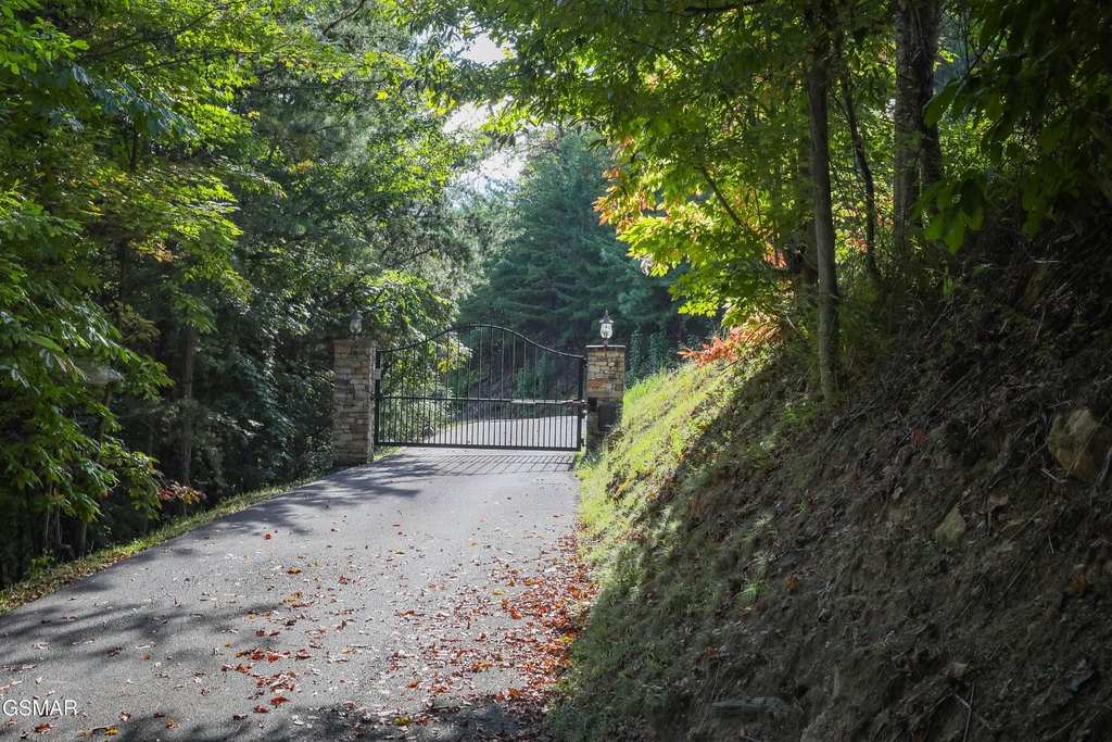 Sevierville, Tennessee, 37862, United States, 4 Bedrooms Bedrooms, ,5.5 BathroomsBathrooms,Residential,Forsale,1999464