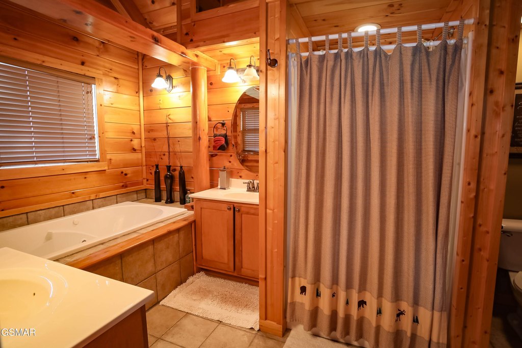 Sevierville, Tennessee, 37862, United States, 4 Bedrooms Bedrooms, ,5.5 BathroomsBathrooms,Residential,Forsale,1999464