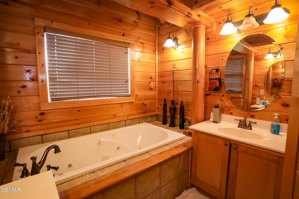 Sevierville, Tennessee, 37862, United States, 4 Bedrooms Bedrooms, ,5.5 BathroomsBathrooms,Residential,Forsale,1999464