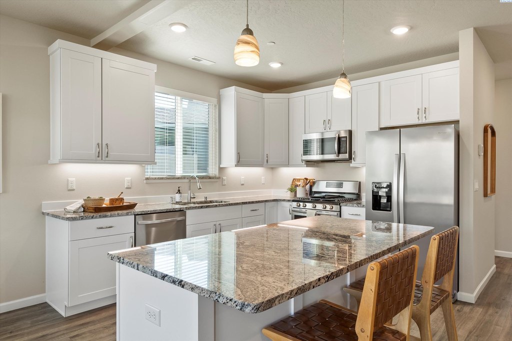 Richland, Washington, 99352, United States, 4 Bedrooms Bedrooms, ,2.5 BathroomsBathrooms,Residential,Forsale,1990696