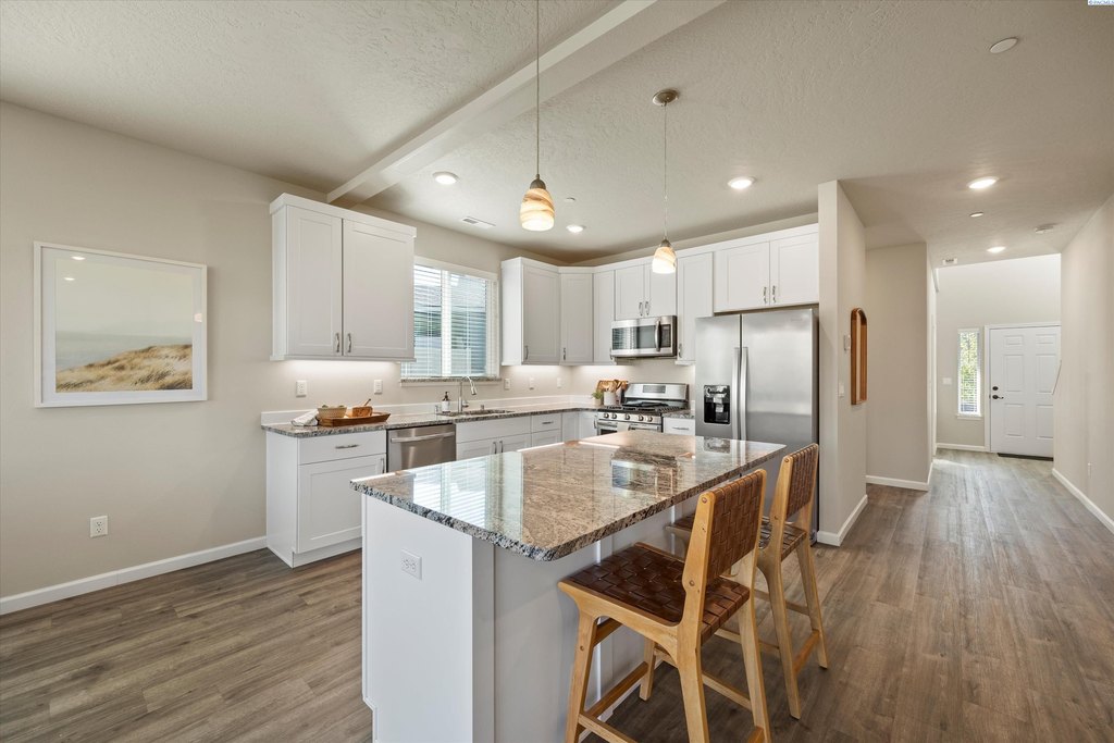 Richland, Washington, 99352, United States, 4 Bedrooms Bedrooms, ,2.5 BathroomsBathrooms,Residential,Forsale,1990696