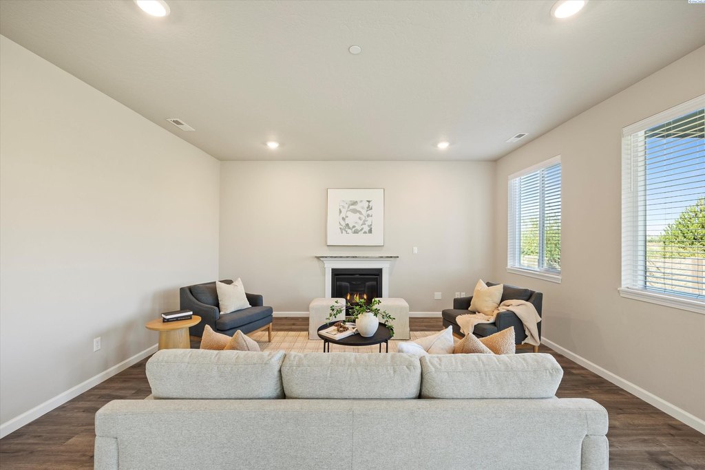 Richland, Washington, 99352, United States, 4 Bedrooms Bedrooms, ,2.5 BathroomsBathrooms,Residential,Forsale,1990696