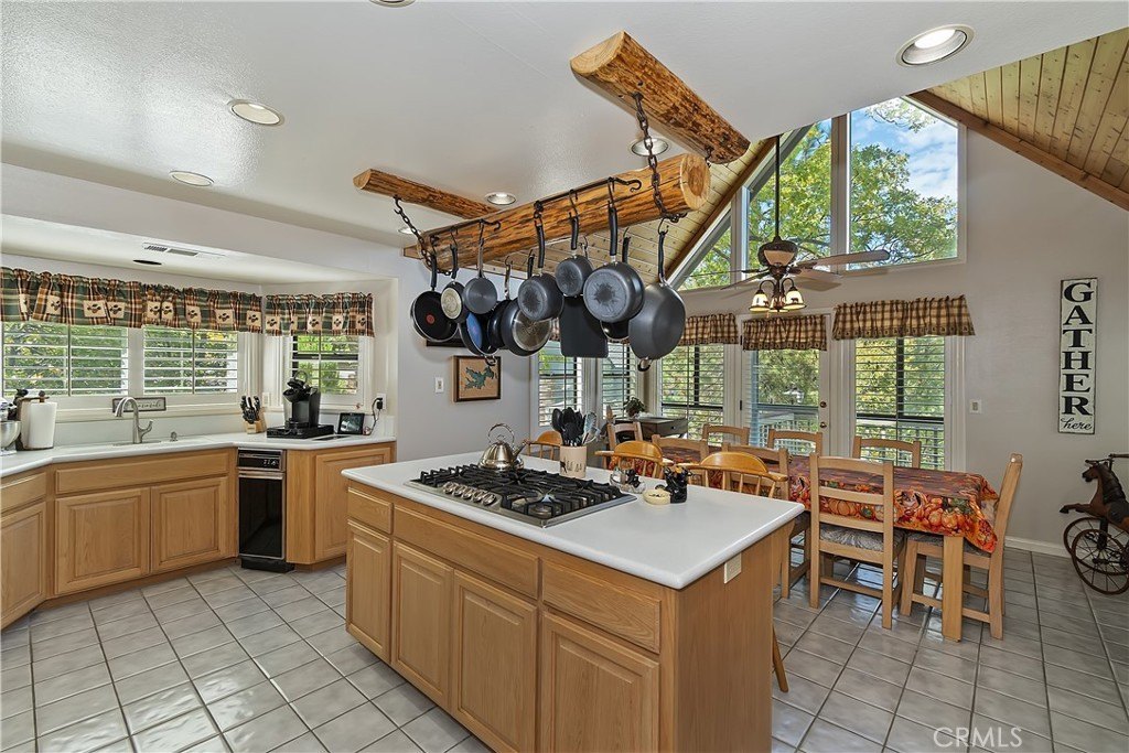 Lake Arrowhead, California, 92352, United States, 3 Bedrooms Bedrooms, ,2.5 BathroomsBathrooms,Residential,Forsale,2004863