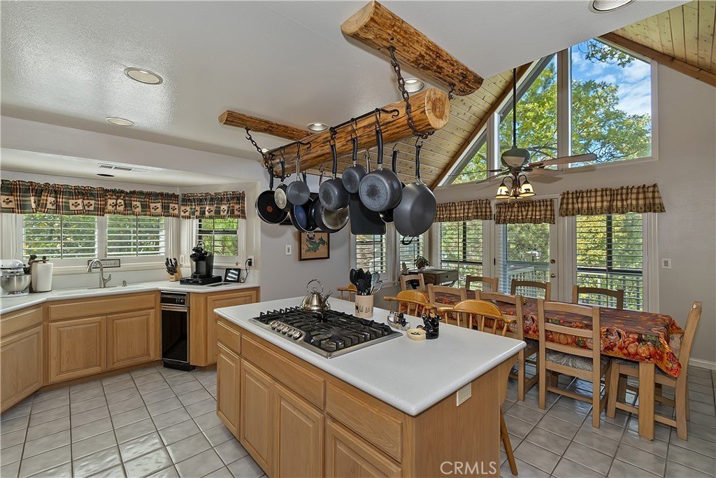 Lake Arrowhead, California, 92352, United States, 3 Bedrooms Bedrooms, ,2.5 BathroomsBathrooms,Residential,Forsale,2004863