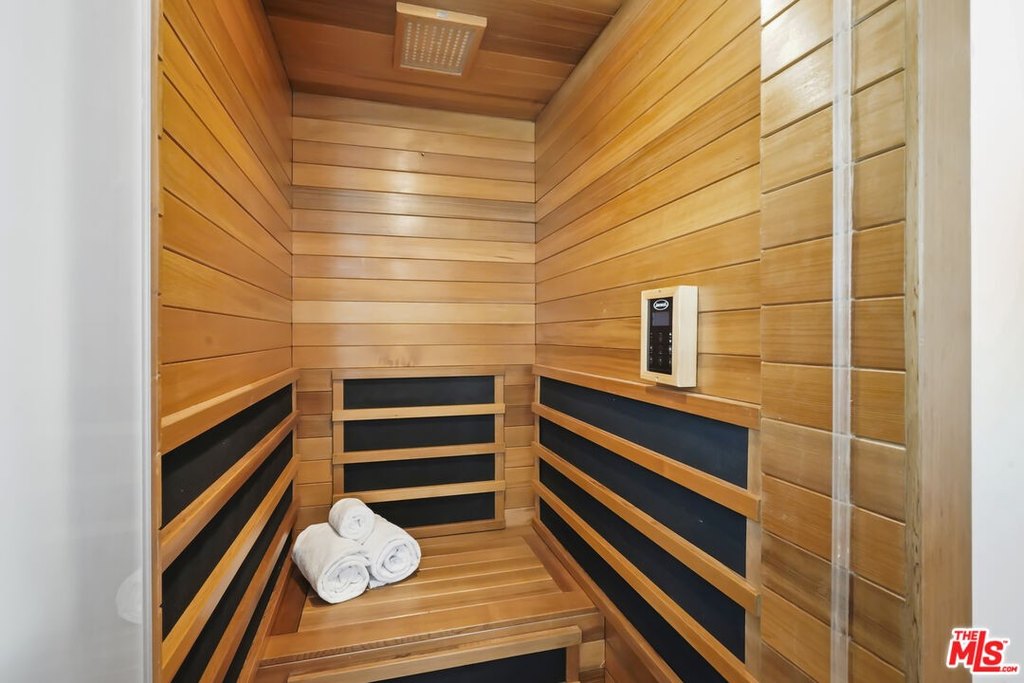 Malibu, California, 90265, United States, 5 Bedrooms Bedrooms, ,4.5 BathroomsBathrooms,Residential,Forsale,2001438