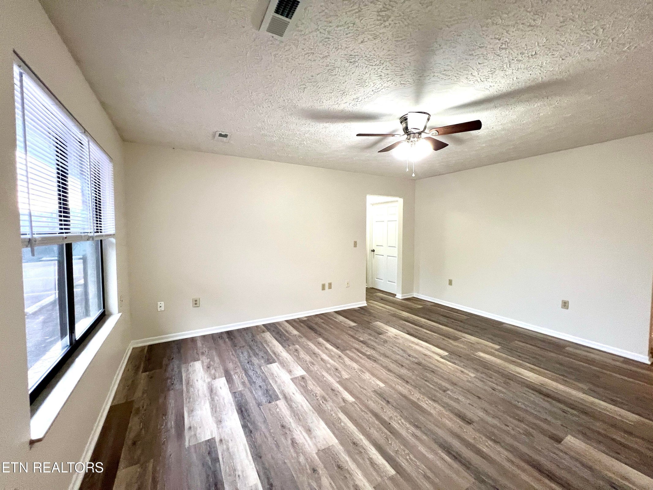 Kodak, Tennessee, 37764, United States, 2 Bedrooms Bedrooms, ,2 BathroomsBathrooms,Residential,Forsale,1973589