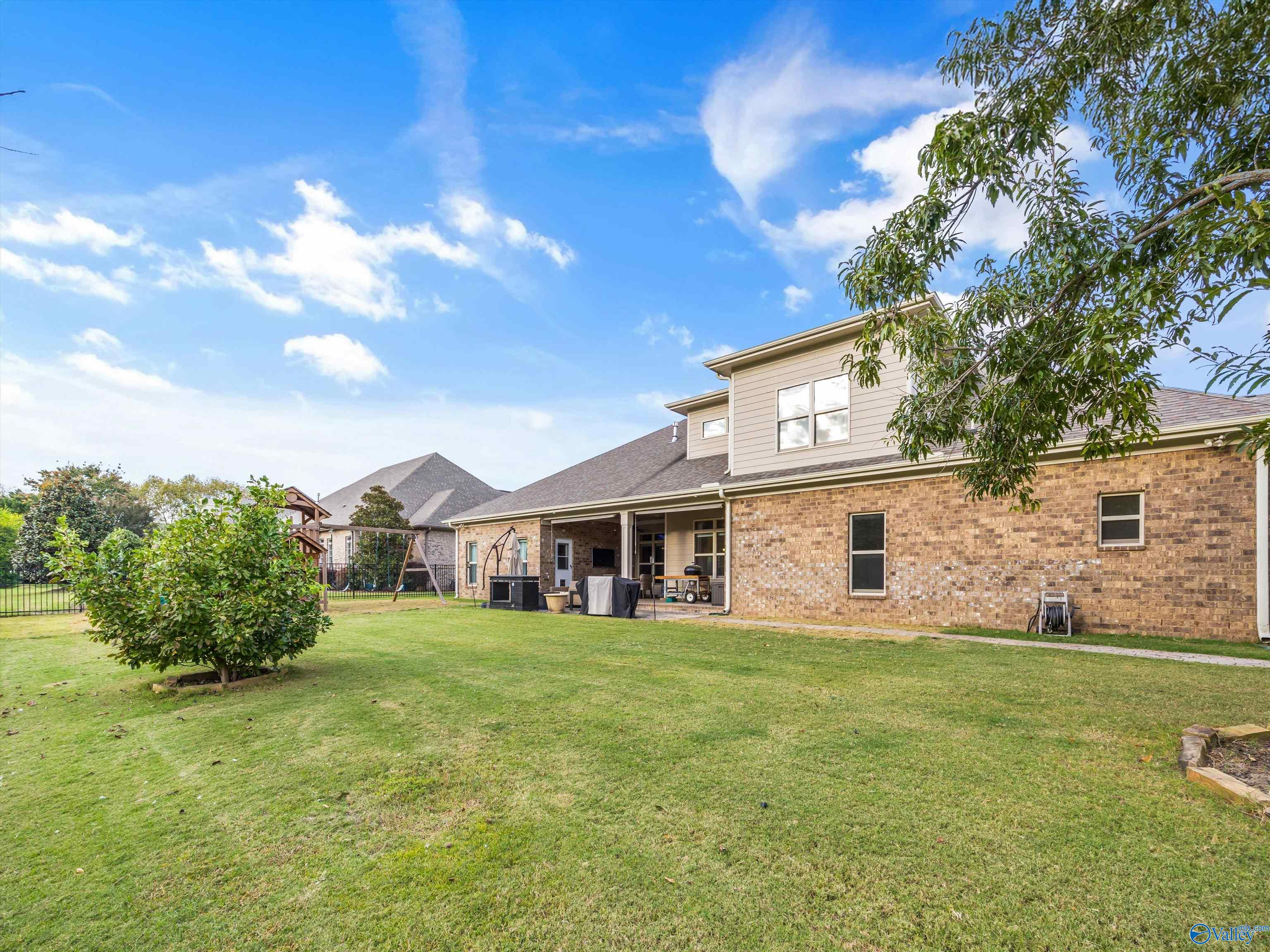 Gurley, Alabama, 35748, United States, 5 Bedrooms Bedrooms, ,4.5 BathroomsBathrooms,Residential,Forsale,2007711