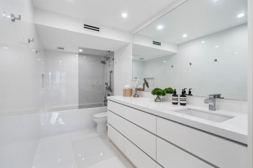 Palm Beach, Florida, 33480, United States, 2 Bedrooms Bedrooms, ,2 BathroomsBathrooms,Residential,Forsale,1996367