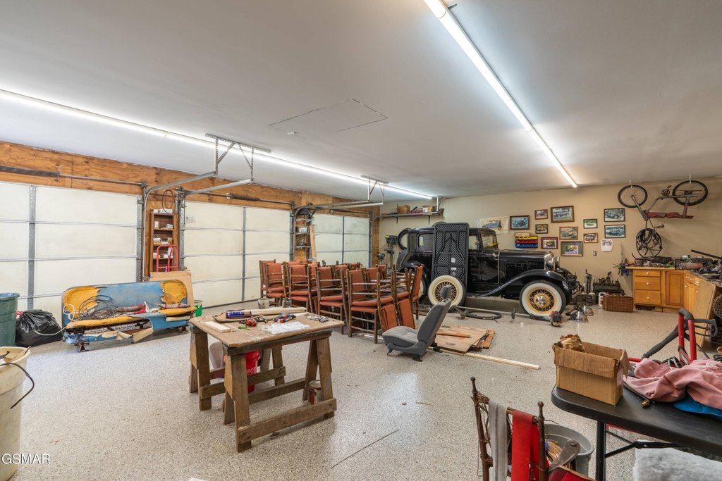 Sevierville, Tennessee, 37876, United States, 4 Bedrooms Bedrooms, ,2.5 BathroomsBathrooms,Residential,Forsale,1999448