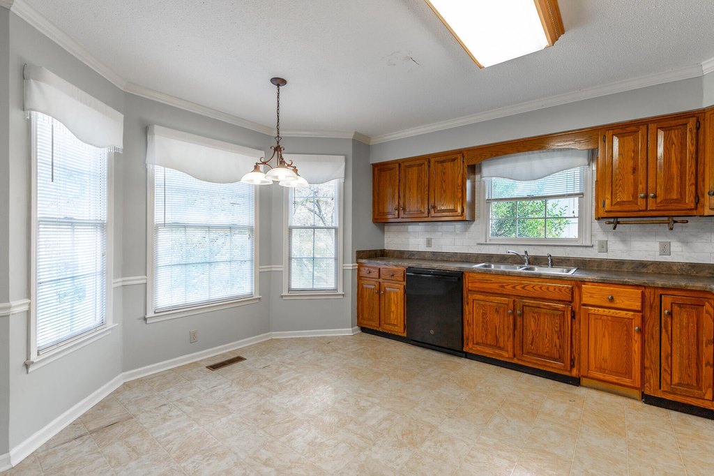 Chattanooga, Tennessee, 37421, United States, 5 Bedrooms Bedrooms, ,4 BathroomsBathrooms,Residential,Forsale,1995318