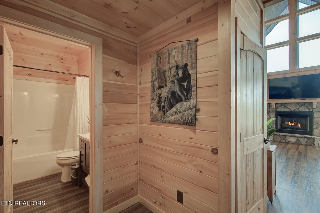 Sevierville, Tennessee, 37862, United States, 5 Bedrooms Bedrooms, ,4 BathroomsBathrooms,Residential,Forsale,1973603