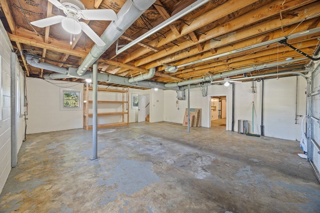 Byrdstown, Tennessee, 38549, United States, 2 Bedrooms Bedrooms, ,3 BathroomsBathrooms,Residential,Forsale,1996611