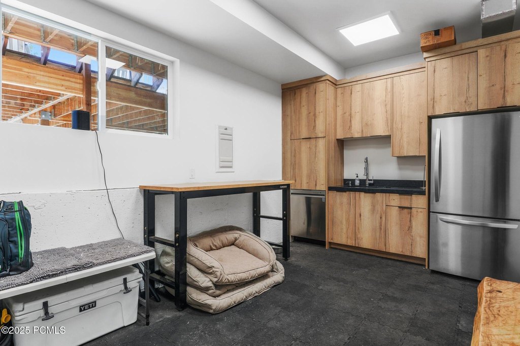 Park City, Utah, 84060, United States, 5 Bedrooms Bedrooms, ,4.5 BathroomsBathrooms,Residential,Forsale,2004724