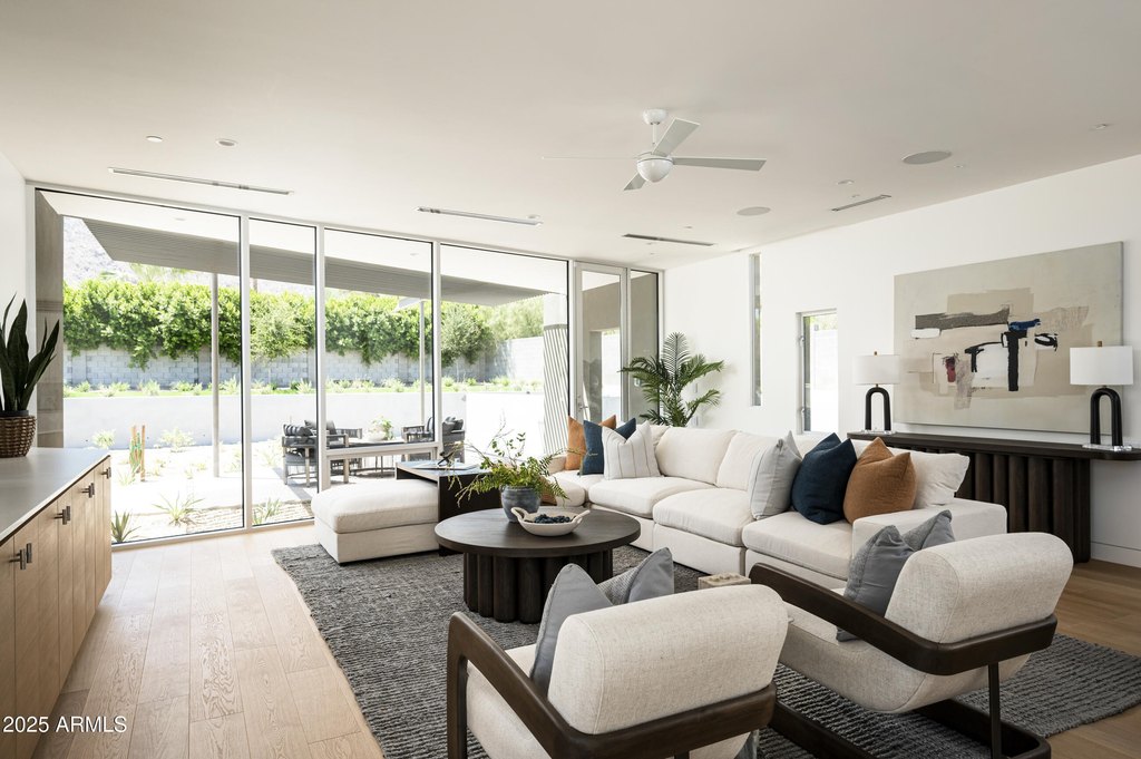 Paradise Valley, Arizona, 85253, United States, 5 Bedrooms Bedrooms, ,6 BathroomsBathrooms,Residential,Forsale,2000265