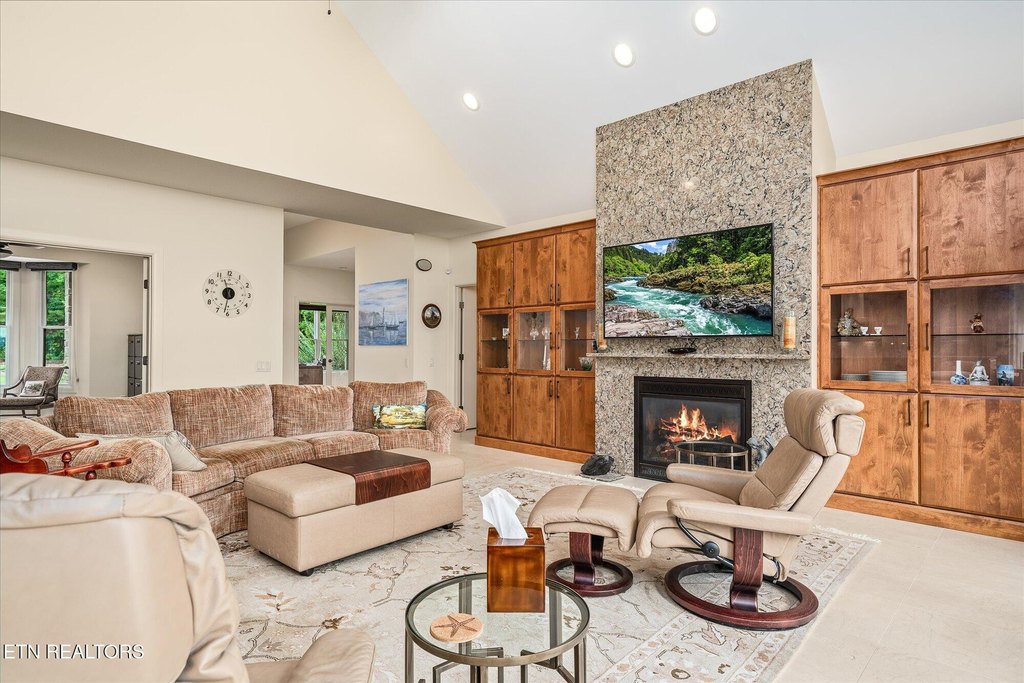 Crossville, Tennessee, 38558, United States, 4 Bedrooms Bedrooms, ,2.5 BathroomsBathrooms,Residential,Forsale,1929843