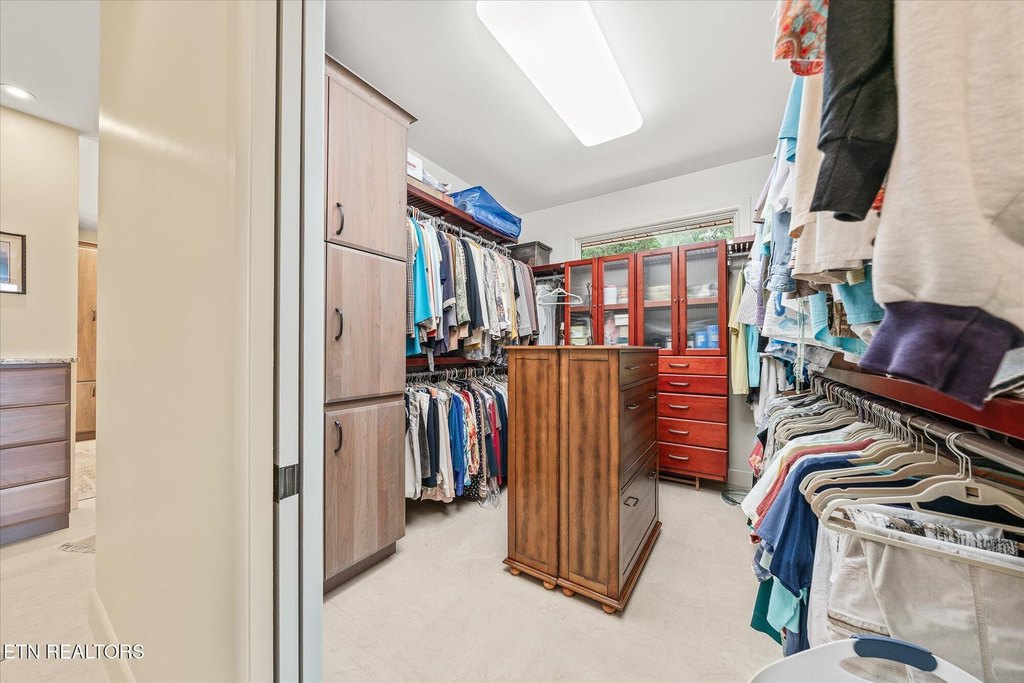 Crossville, Tennessee, 38558, United States, 4 Bedrooms Bedrooms, ,2.5 BathroomsBathrooms,Residential,Forsale,1929843