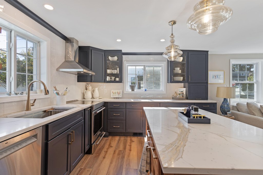 Portsmouth, New Hampshire, 03801, United States, 3 Bedrooms Bedrooms, ,2 BathroomsBathrooms,Residential,Forsale,2002416