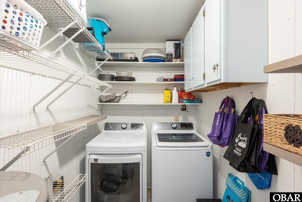 Corolla, North Carolina, 27927, United States, 5 Bedrooms Bedrooms, ,3 BathroomsBathrooms,Residential,Forsale,1993766