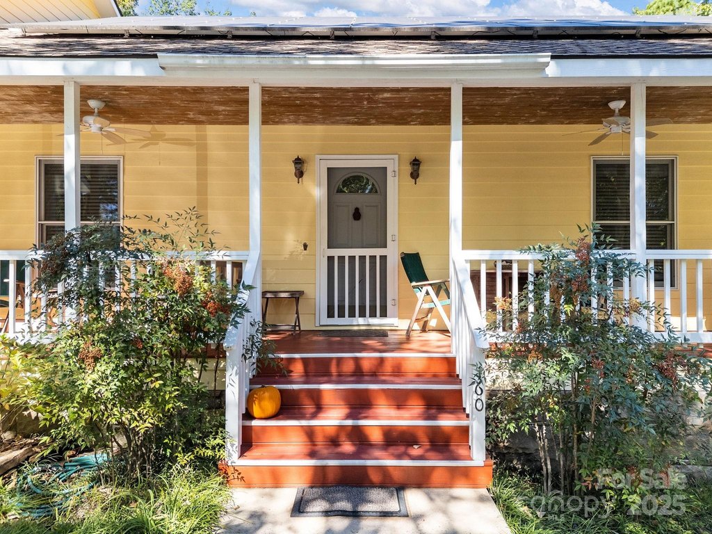 Landrum, South Carolina, 29356, United States, 2 Bedrooms Bedrooms, ,2.5 BathroomsBathrooms,Residential,Forsale,2004298