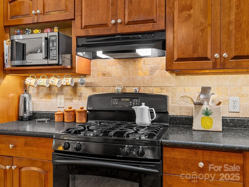 Landrum, South Carolina, 29356, United States, 2 Bedrooms Bedrooms, ,2.5 BathroomsBathrooms,Residential,Forsale,2004298