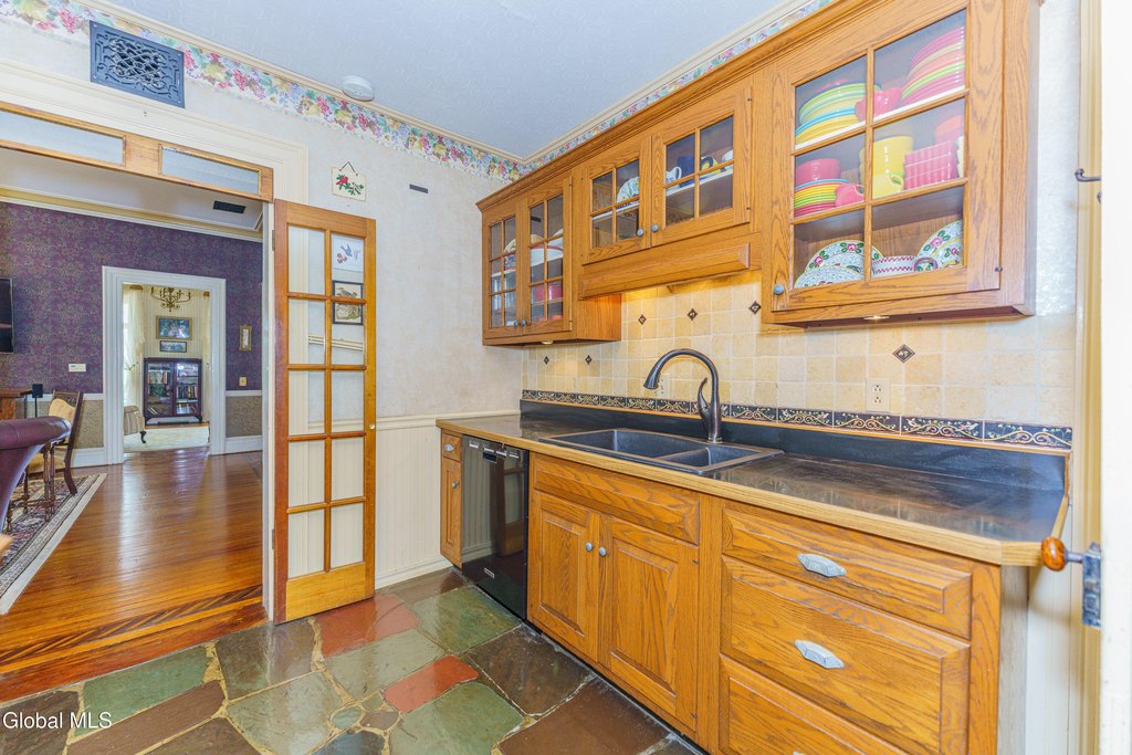 Schodack Landing, New York, 12156, United States, 7 Bedrooms Bedrooms, ,3 BathroomsBathrooms,Residential,Forsale,1953151