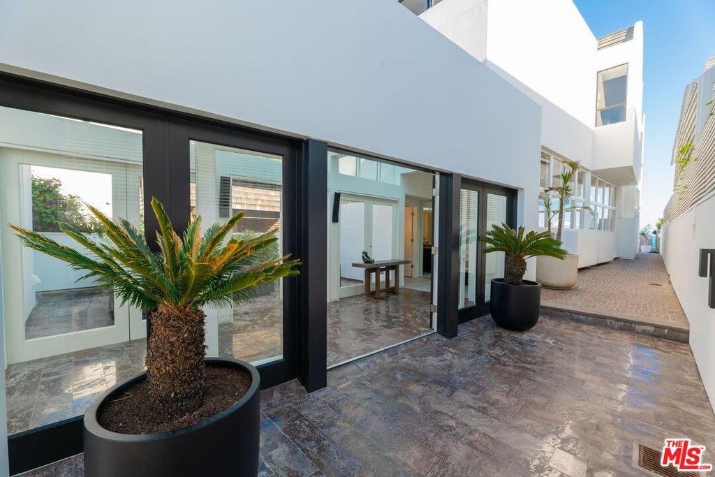 MALIBU, California, 90265, United States, 4 Bedrooms Bedrooms, ,5.5 BathroomsBathrooms,Residential,Forsale,2001427