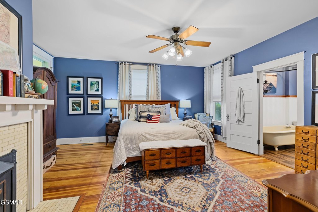 Dandridge, Tennessee, 37725, United States, 3 Bedrooms Bedrooms, ,2 BathroomsBathrooms,Residential,Forsale,1988735