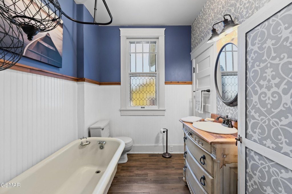 Dandridge, Tennessee, 37725, United States, 3 Bedrooms Bedrooms, ,2 BathroomsBathrooms,Residential,Forsale,1988735