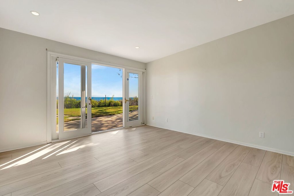 Malibu, California, 90265, United States, 4 Bedrooms Bedrooms, ,3 BathroomsBathrooms,Residential,Forsale,2009629