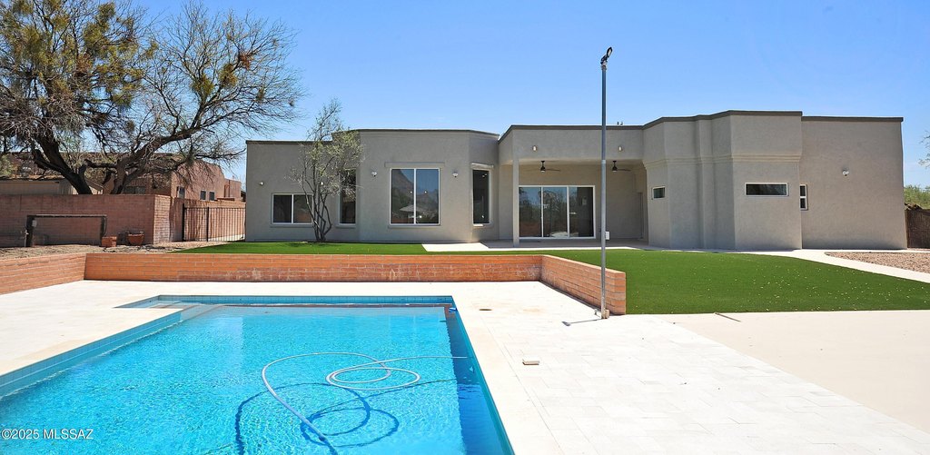 Tucson, Arizona, 85719, United States, 4 Bedrooms Bedrooms, ,5 BathroomsBathrooms,Residential,Forsale,1990105