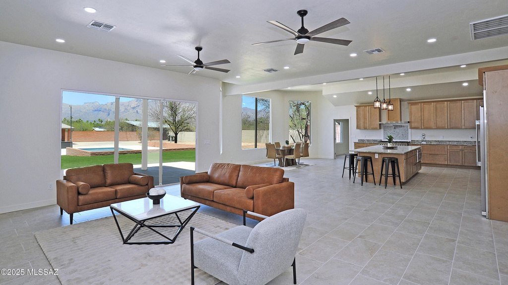 Tucson, Arizona, 85719, United States, 4 Bedrooms Bedrooms, ,5 BathroomsBathrooms,Residential,Forsale,1990105