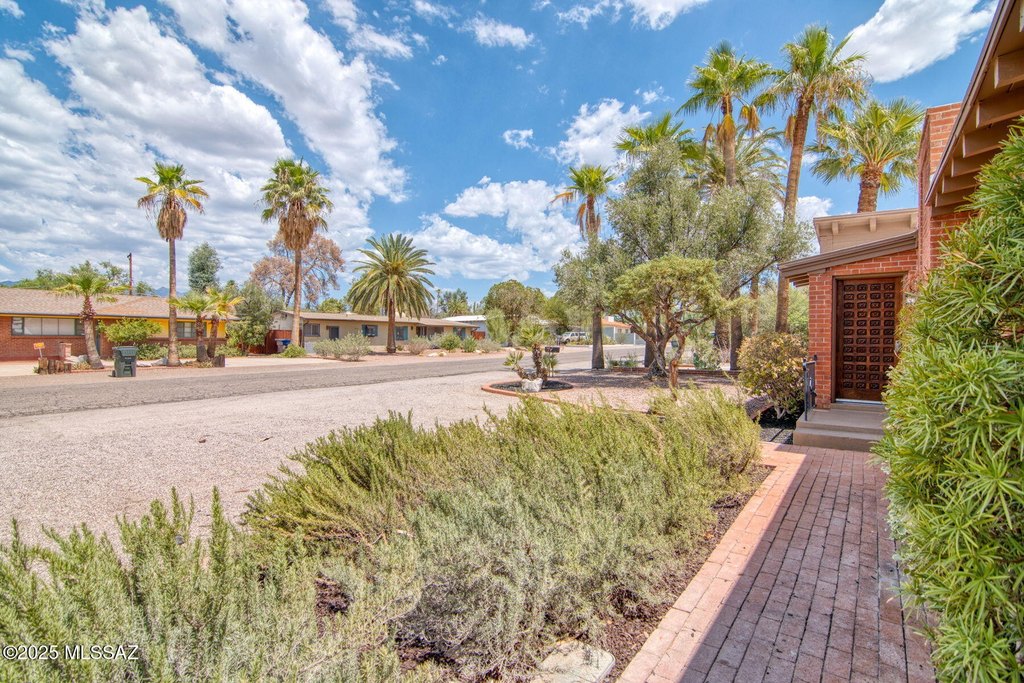 Tucson, Arizona, 85711, United States, 4 Bedrooms Bedrooms, ,2 BathroomsBathrooms,Residential,Forsale,1990103